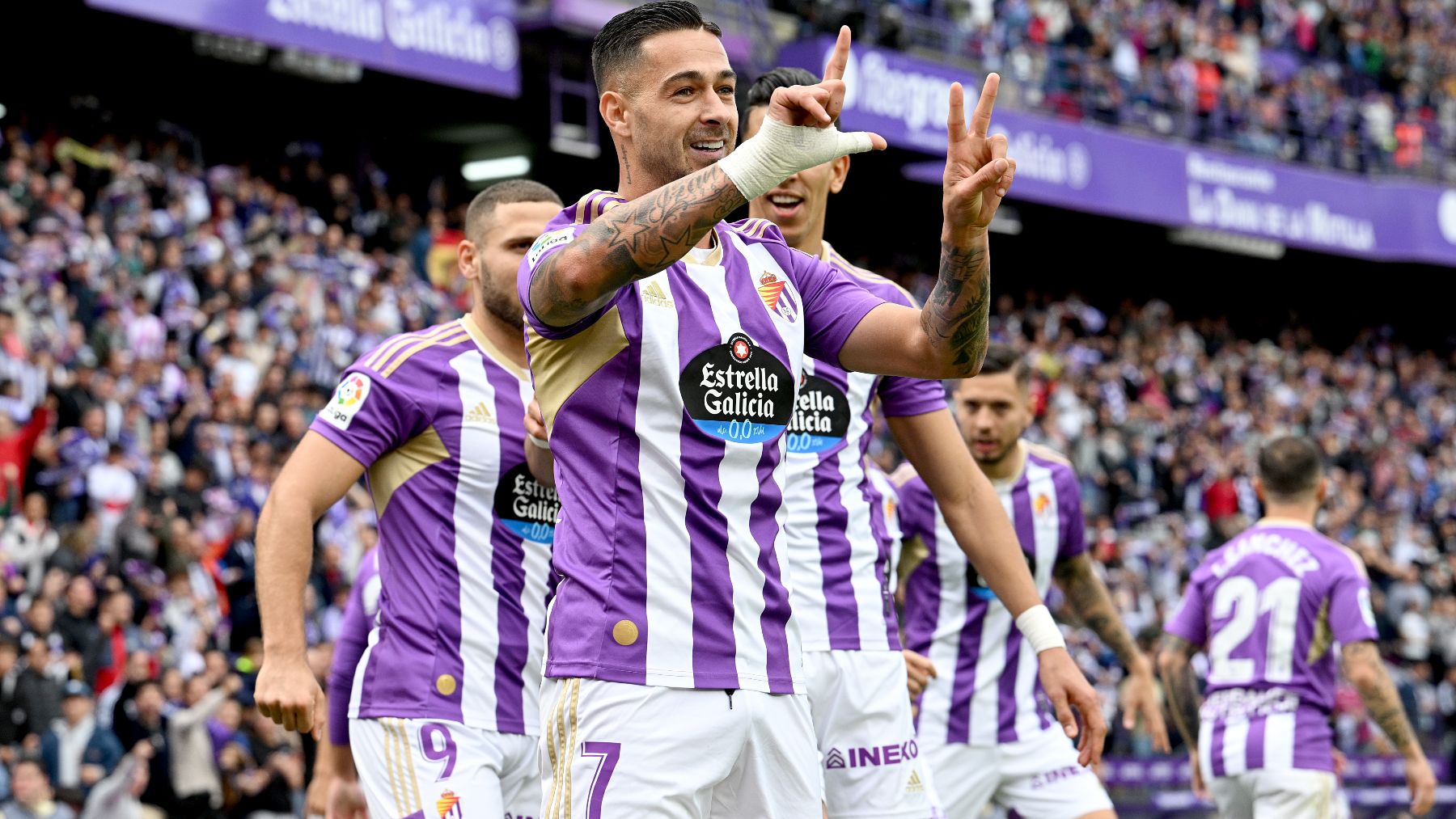 Sergio León celebra un gol con el Valladolid (Getty)