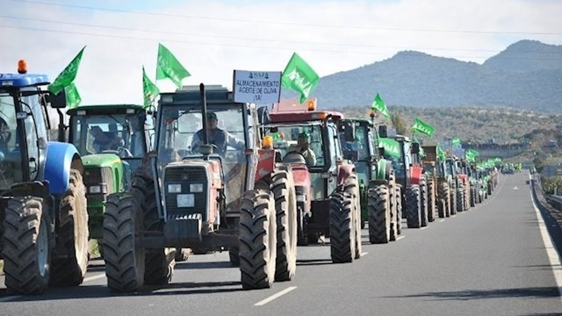 Huelga de agricultores, en directo: carreteras cortadas, incidencias y  movilizaciones en España con tractores