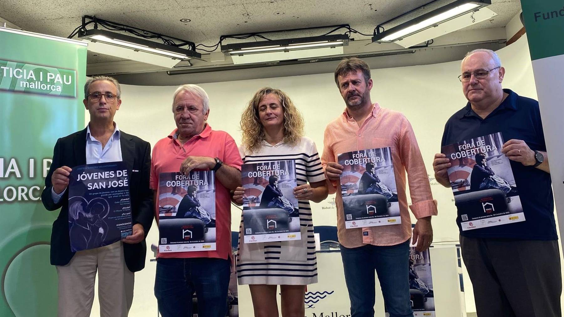 El representante de Jóvenes de San José, Rafa Torres; el delegado de la Pastoral Penitenciaria, Jaume Alemany; la técnica de Cáritas, Teresa Riera; el director de la Fundación Sapiència, Toni Moyà; y el representante de Justicia y Paz, Sebastià Serra.  (Foto: Europa Press)