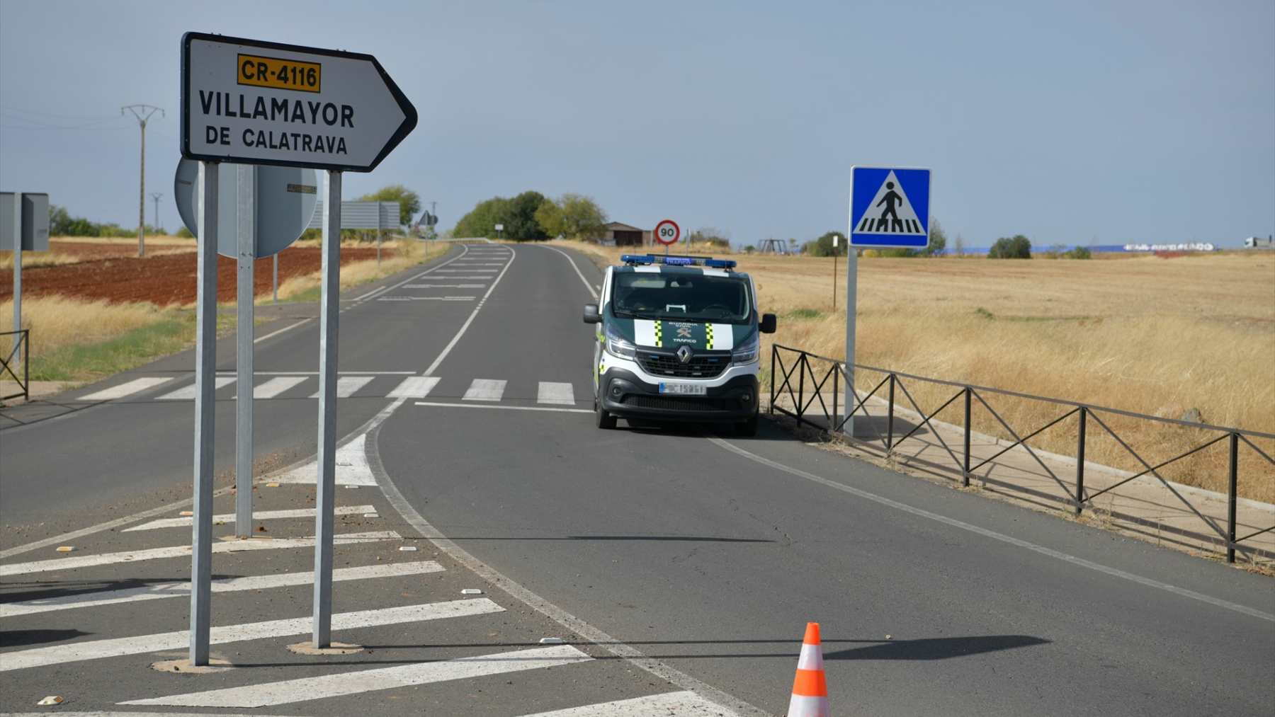 Un furgón de la Guardia Civil en la carretera de Argamasilla de Calatrava (EP)