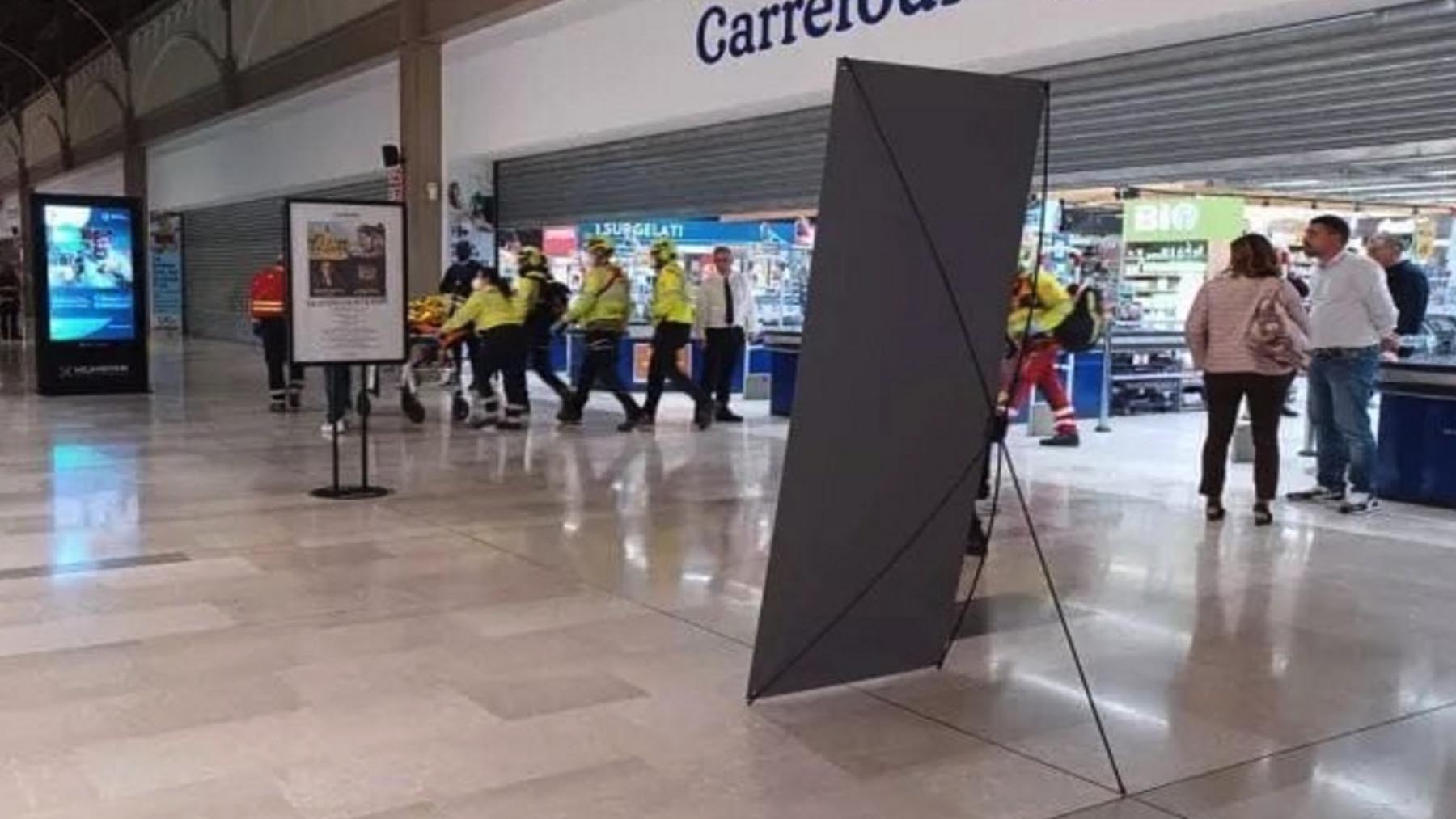 Ataque con cuchillo en un Carrefour de Milán.