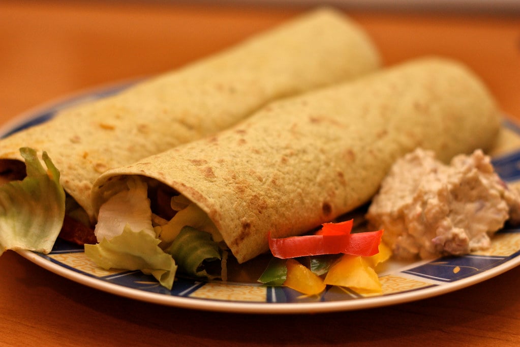 Receta casera de fajitas de atún, mango y arroz especiado