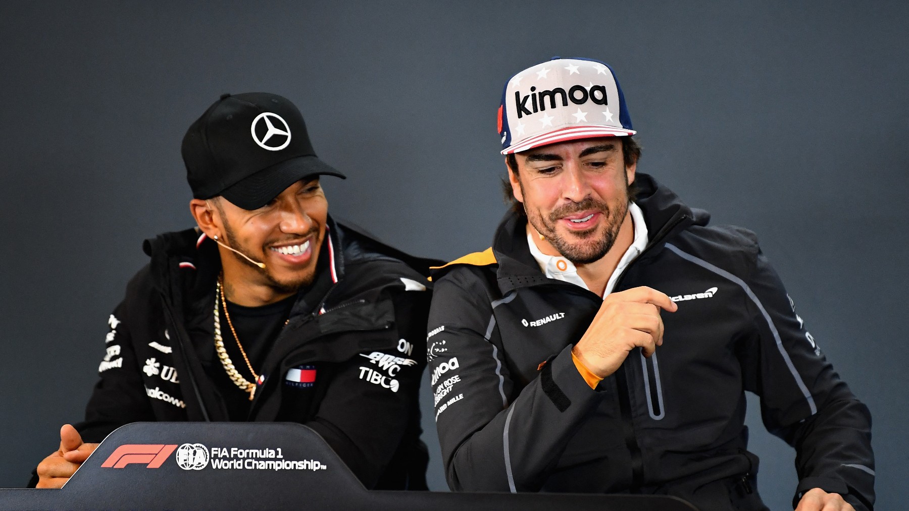 Alonso y Hamilton. (AFP)