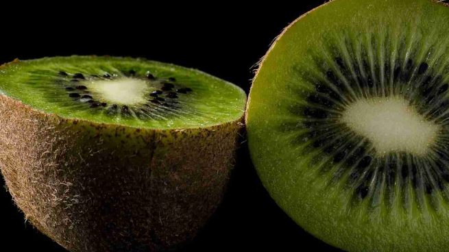 Por qué debemos comer kiwi cada día