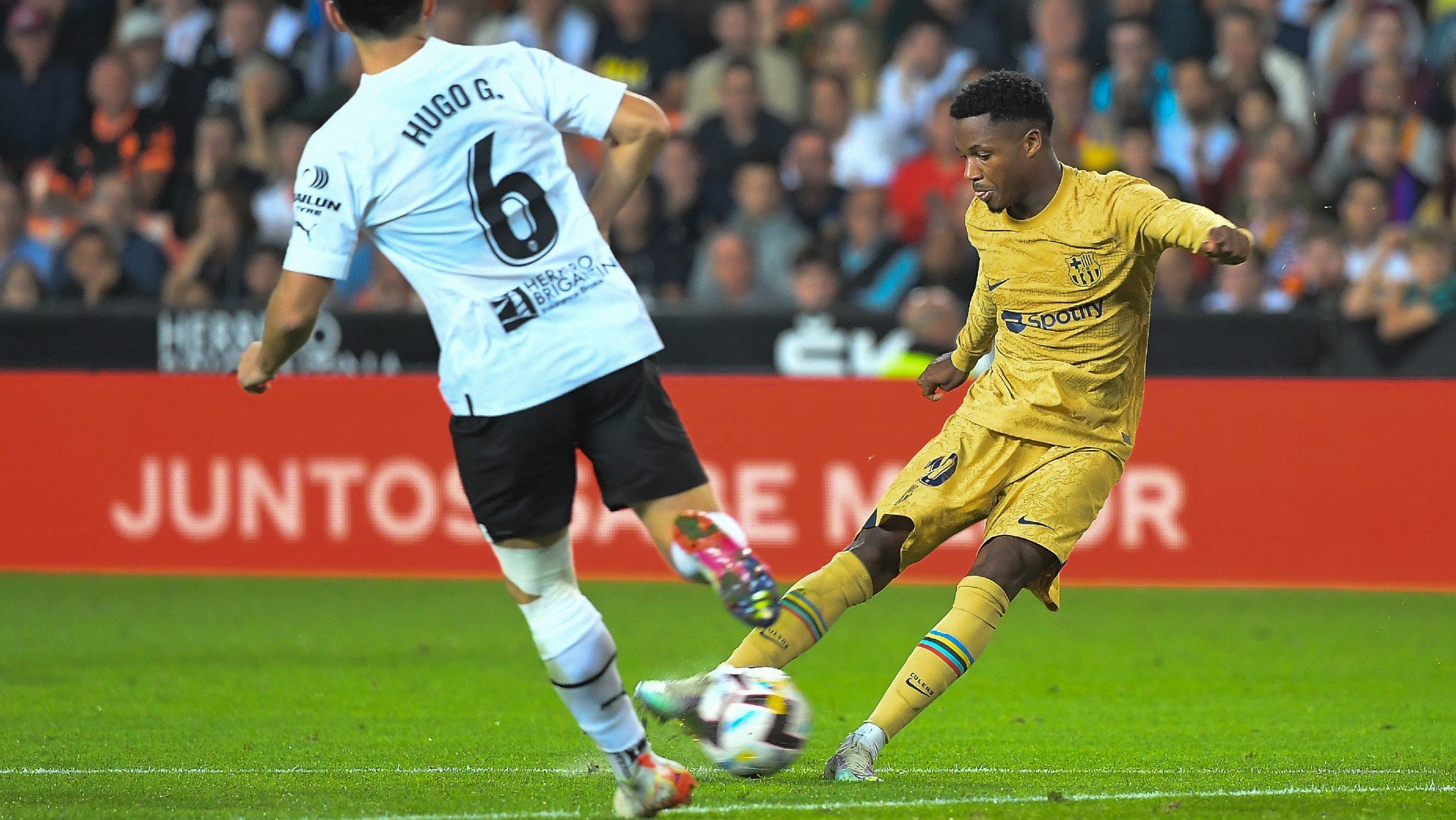 Ansi Fati, en el partido contra el Valencia. (AFP)