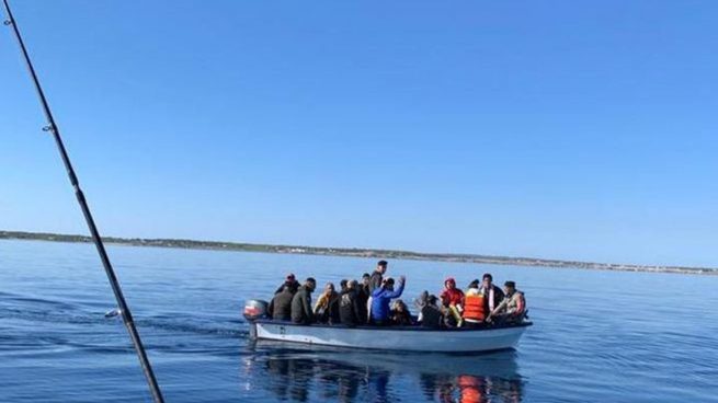 La inmigración ilegal reactiva el flujo de pateras rumbo a Andalucía: llegan 50 magrebíes más esta semana