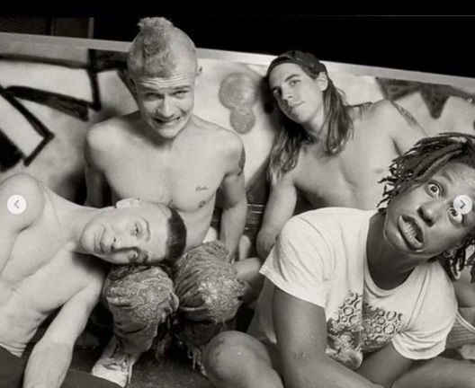 Los compañeros de D. H. Peligro, exbatería de Red Hot Chili Peppers, se despidieron en las redes sociales tras su muerte