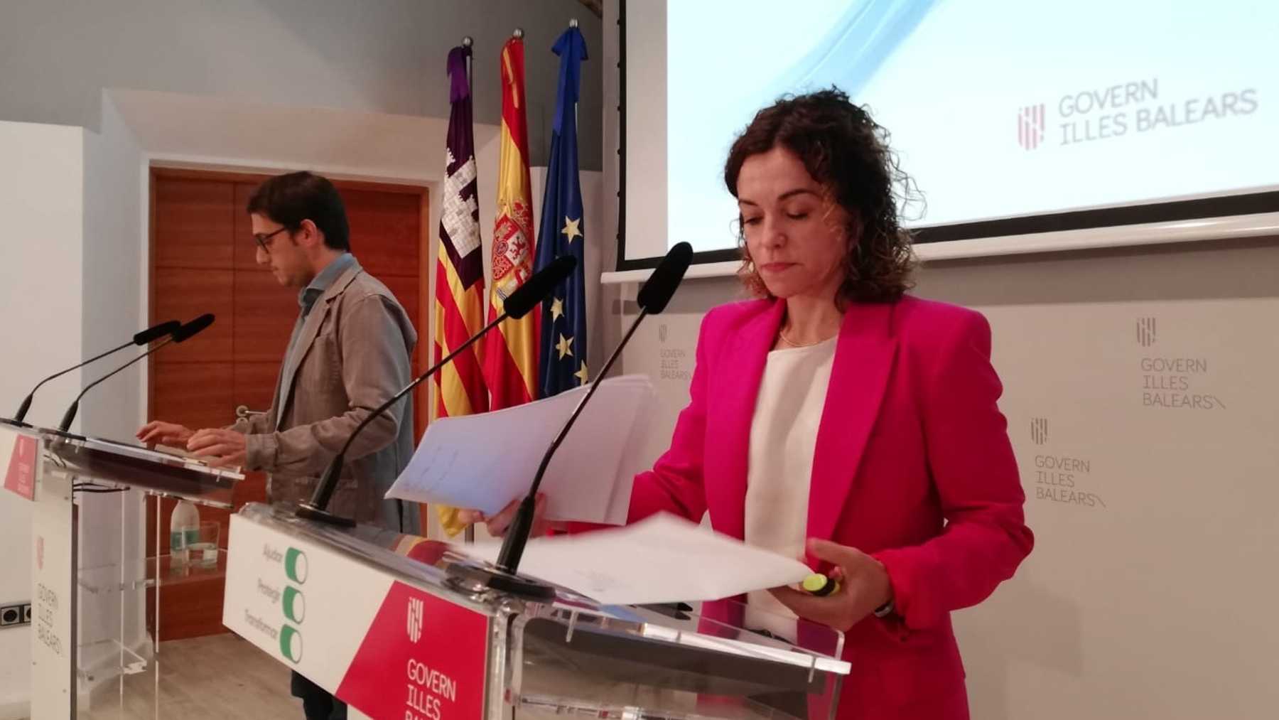 La consellera de Hacienda, Rosario Sánchez, y el conseller de Modelo Económico, Iago Negueruela. EUROPA PRESS