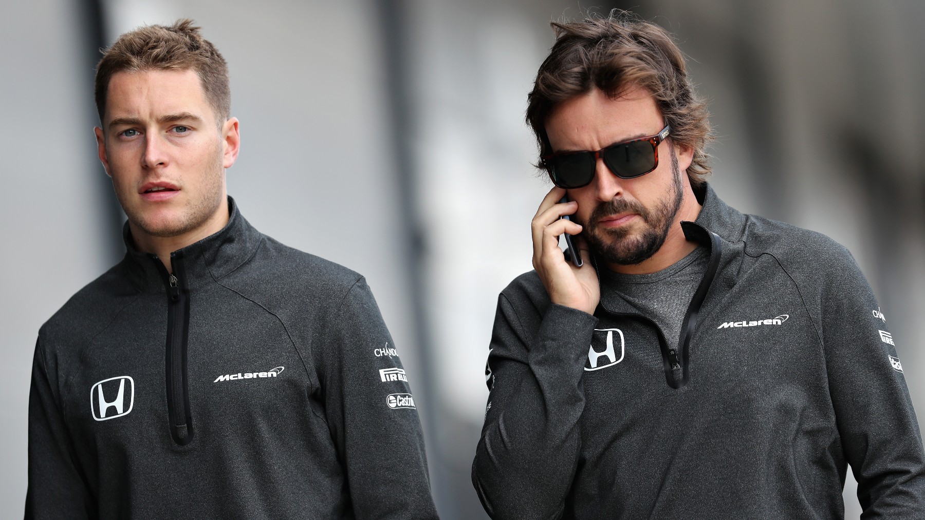 Fernando Alonso, junto con Vandoorne en una carrera con McLaren. (Getty)