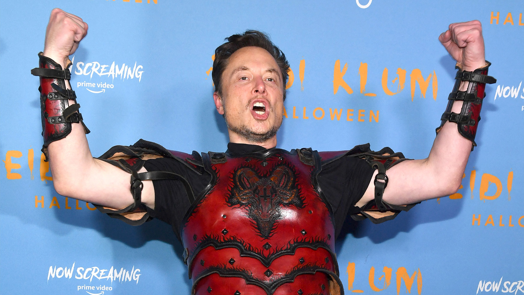 Elon Musk disfrazado para una fiesta de Halloween.