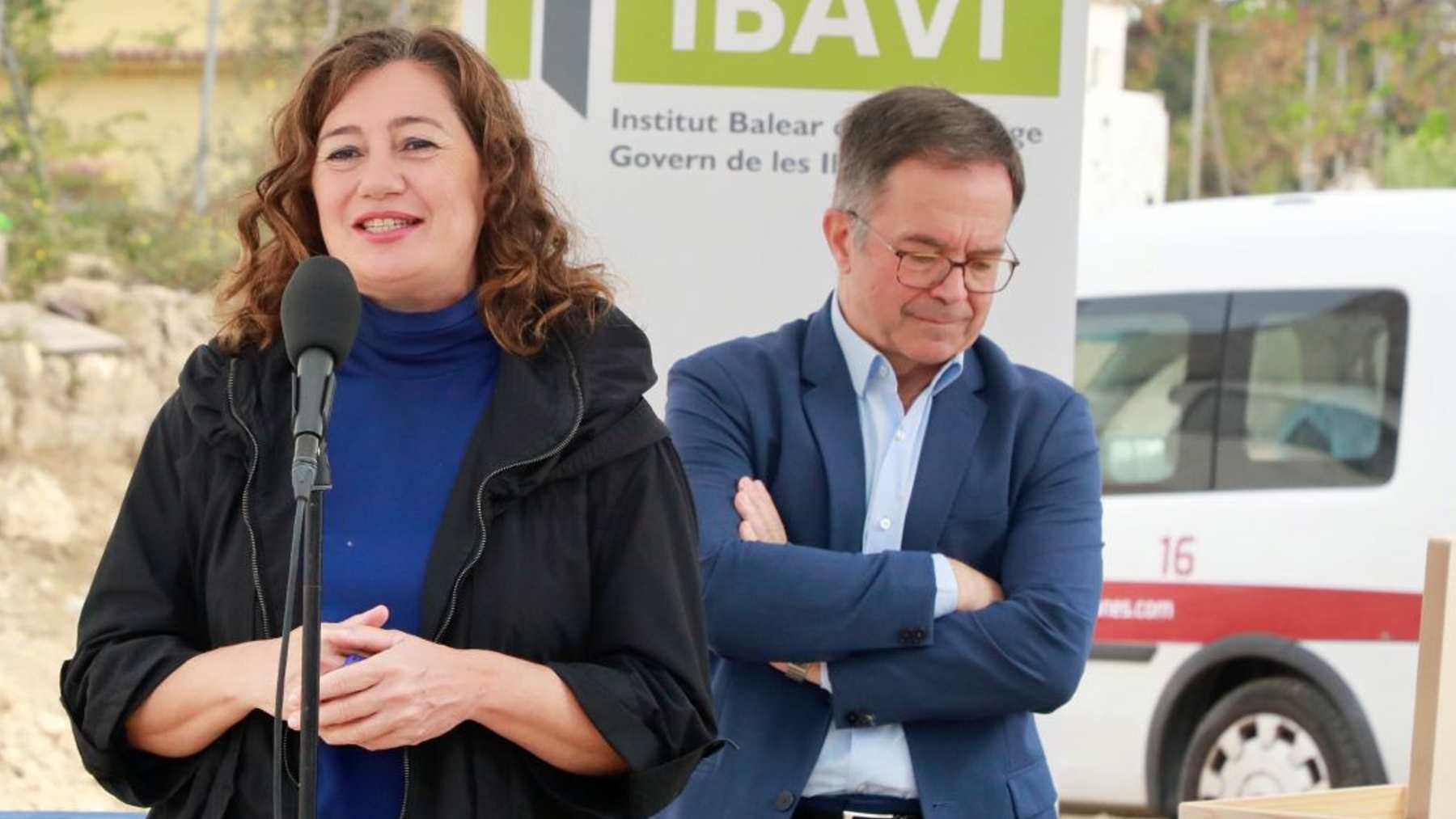 La presidenta socialista del Govern, Francina Armengol, con el conseller de Vivienda del Ejecutivo balear, Josep Marí.