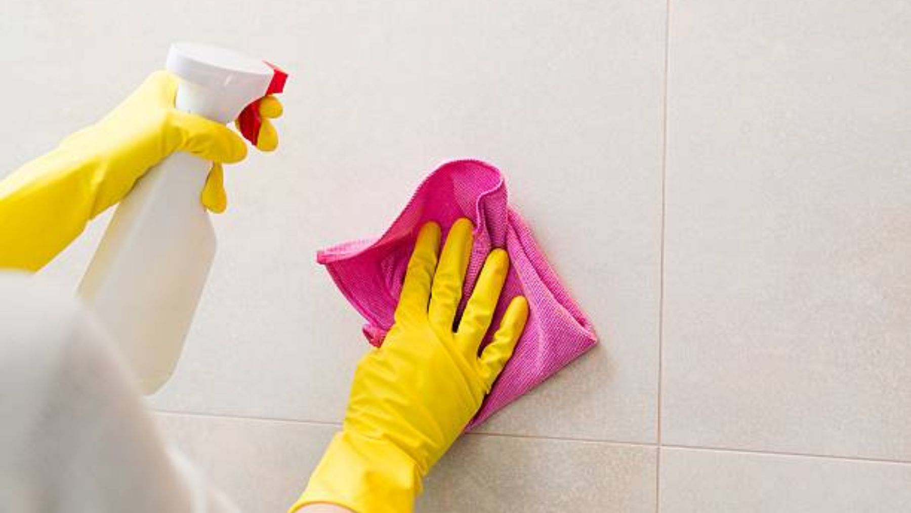 Descubre el truco para poder limpiar la silicona del baño