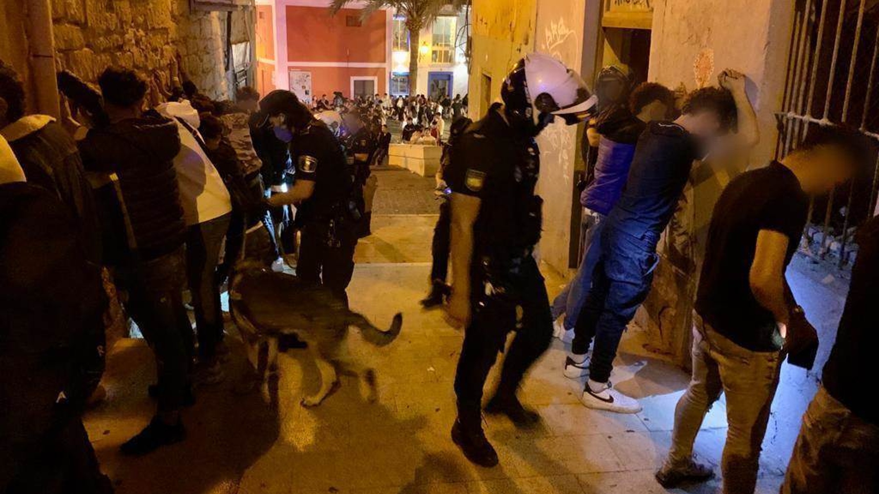 Los menores detenidos en Sevilla durante la noche de Halloween.
