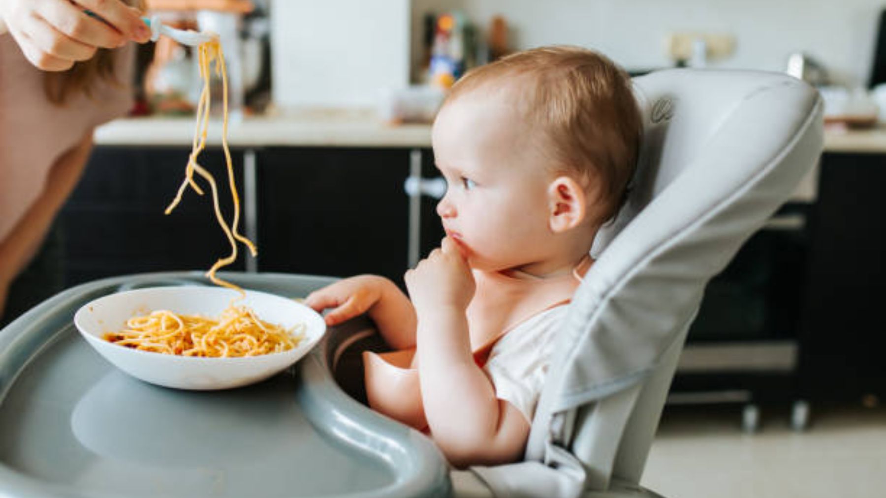 Descubre los peores alimentos que podemos darles a los bebés