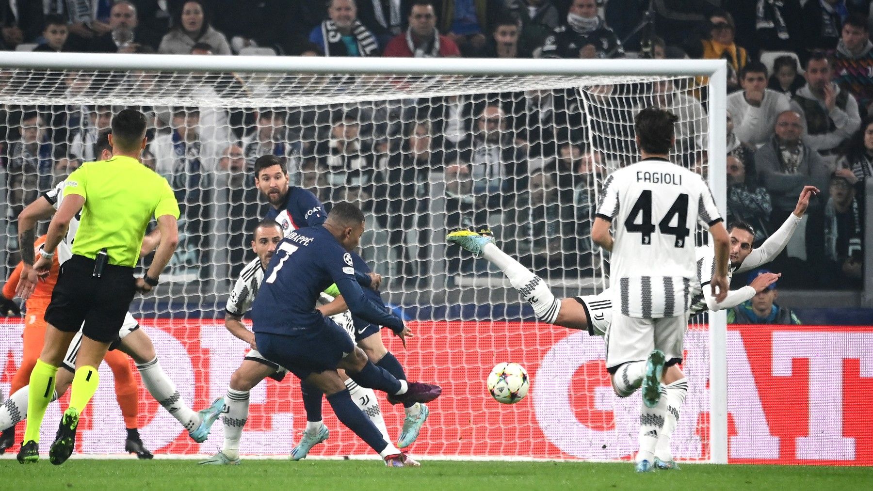 Mbappé anota un golazo ante la Juve (AFP)