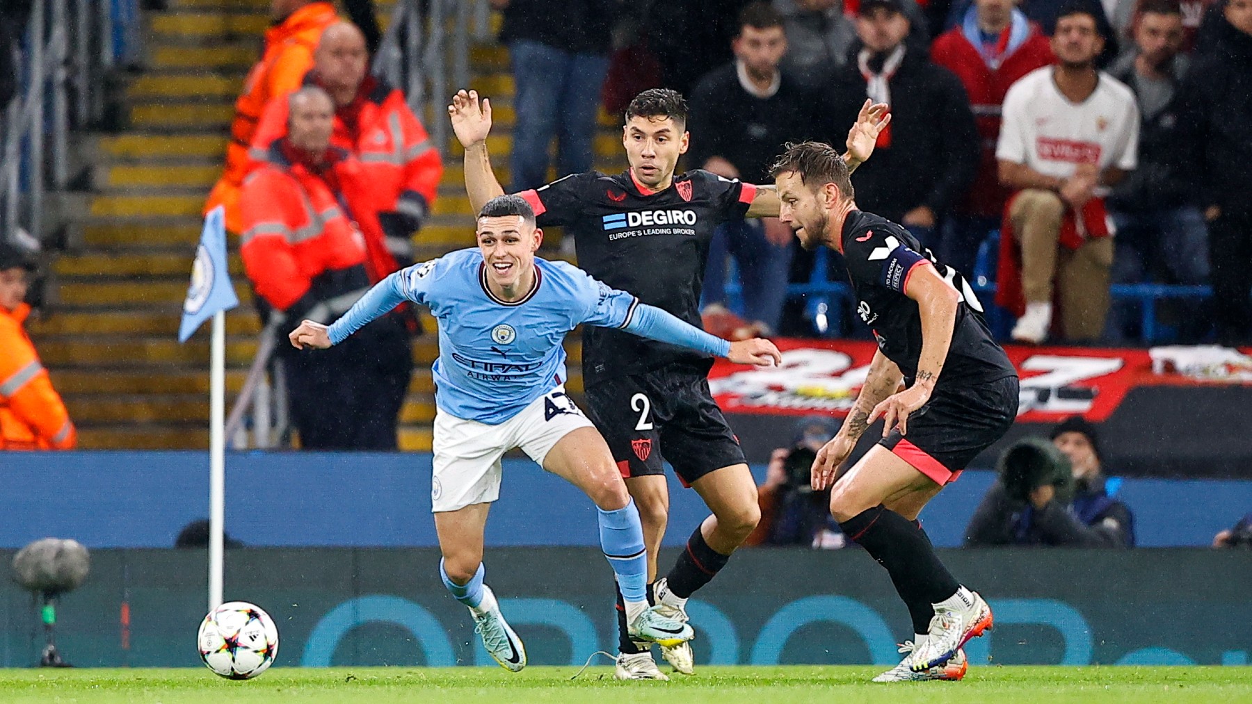 Imagen del encuentro entre el Manchester City y el Sevilla FC en el Etihad Stadium (AFP7 / EUROPA PRESS).