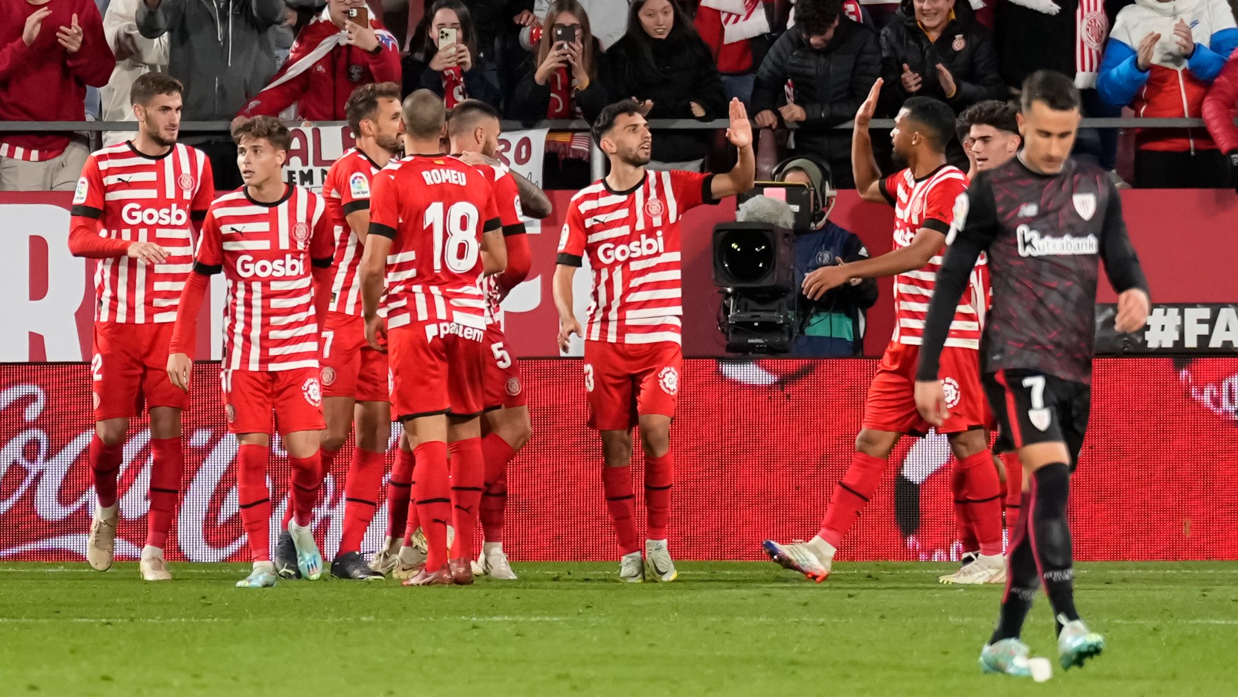 Los jugadores del Girona celebran un gol ante el Athletic. (EFE)