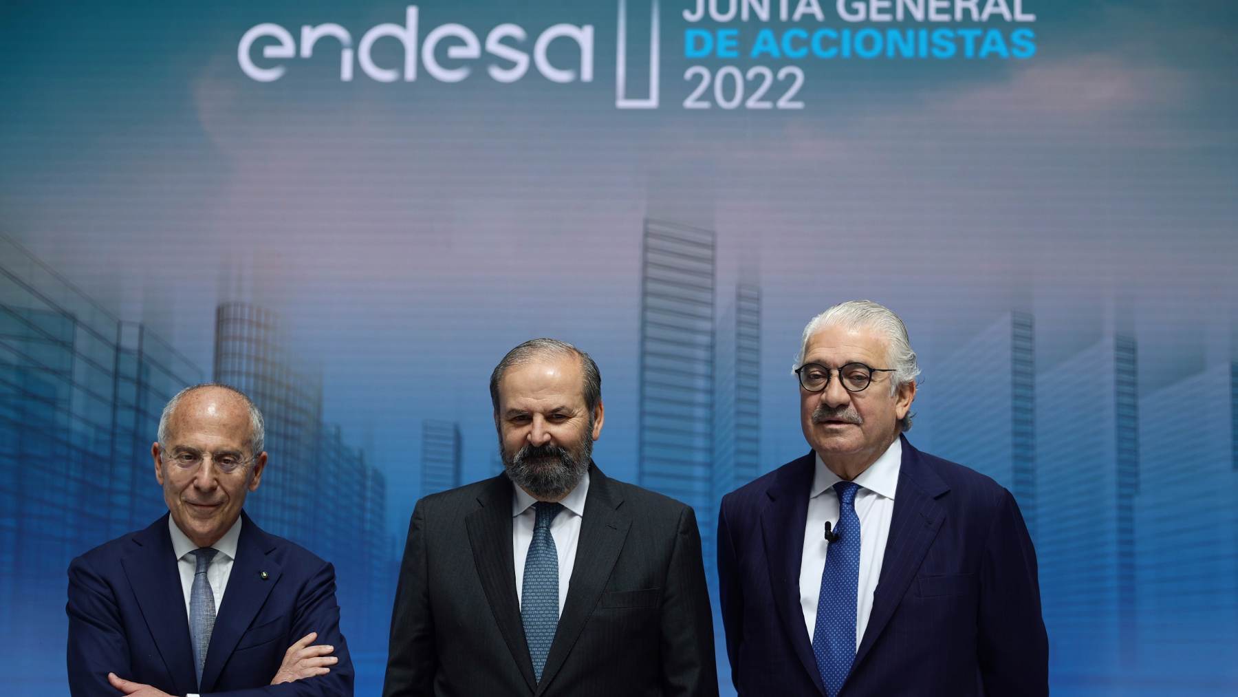 El director ejecutivo de ENEL, Francesco Starace; el presidente de Endesa, Juan Sánchez Calero; y el consejero delegado de Endesa, José Bogas, el pasado mes de abril en Madrid. EP.