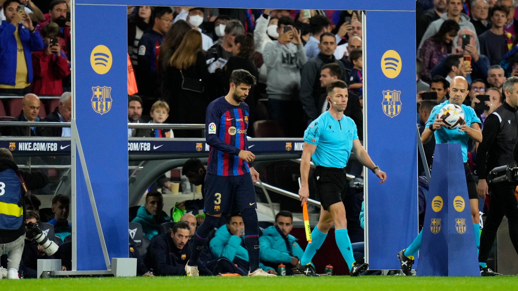 Gerard Piqué en su último partido en el Camp Nou (EFE)