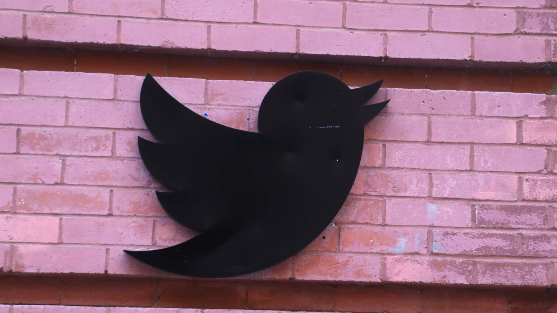 Logo de Twitter en la sede de la empresa en Nueva York.