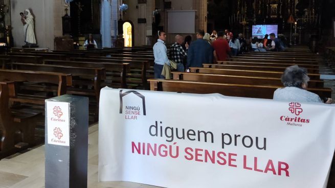 Acto en la iglesia de San Miguel de Palma en solidaridad con las personas sin techo.
