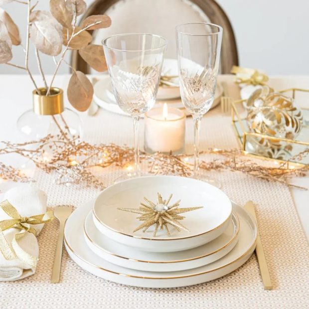 La vajilla navideña de Maisons du Monde que arrasa: es elegante y queda ideal en la mesa
