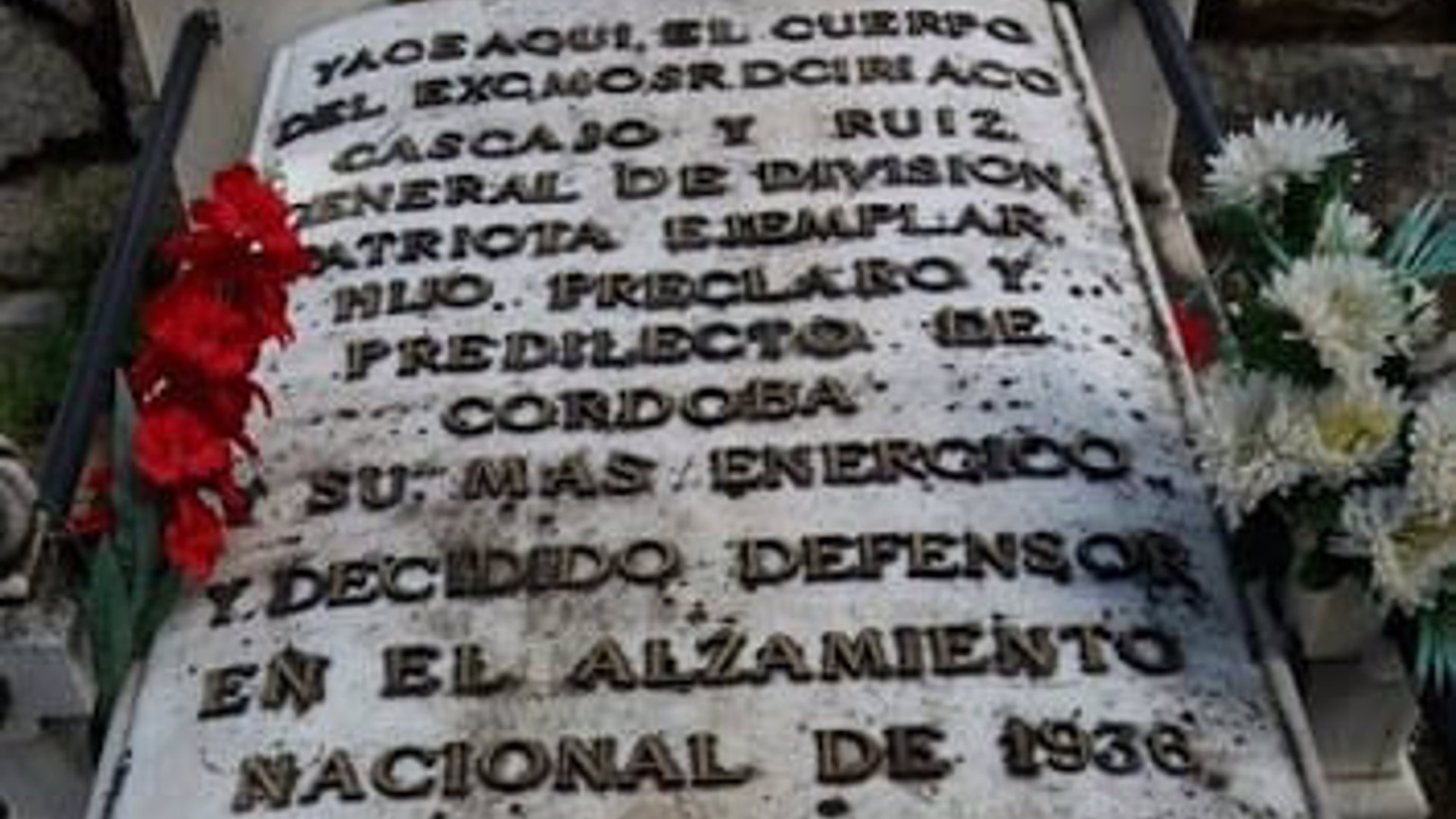 Lápida de la tumba del general franquista Ciriaco Cascajo y Ruiz en el Cementerio de la Salud de Córdoba (AREMEHISA).