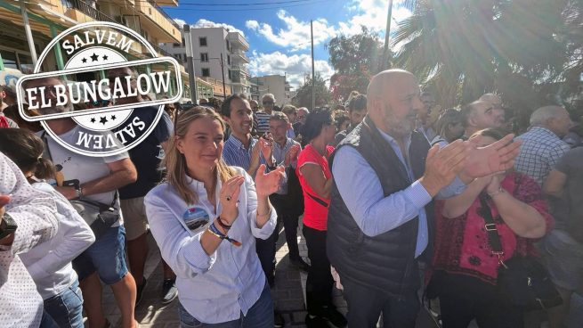 Marga Prohens, Jaime Martínez y otros dirigentes del PP durante la concentración en defensa de El Bungalow.