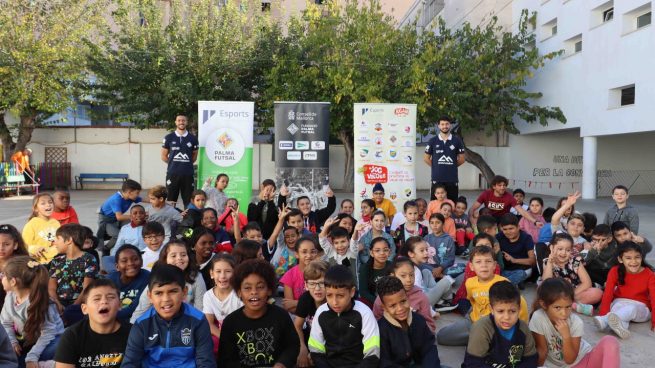 Cainan y Gordillo vuelven al colegio para incentivar valores entre los alumnos