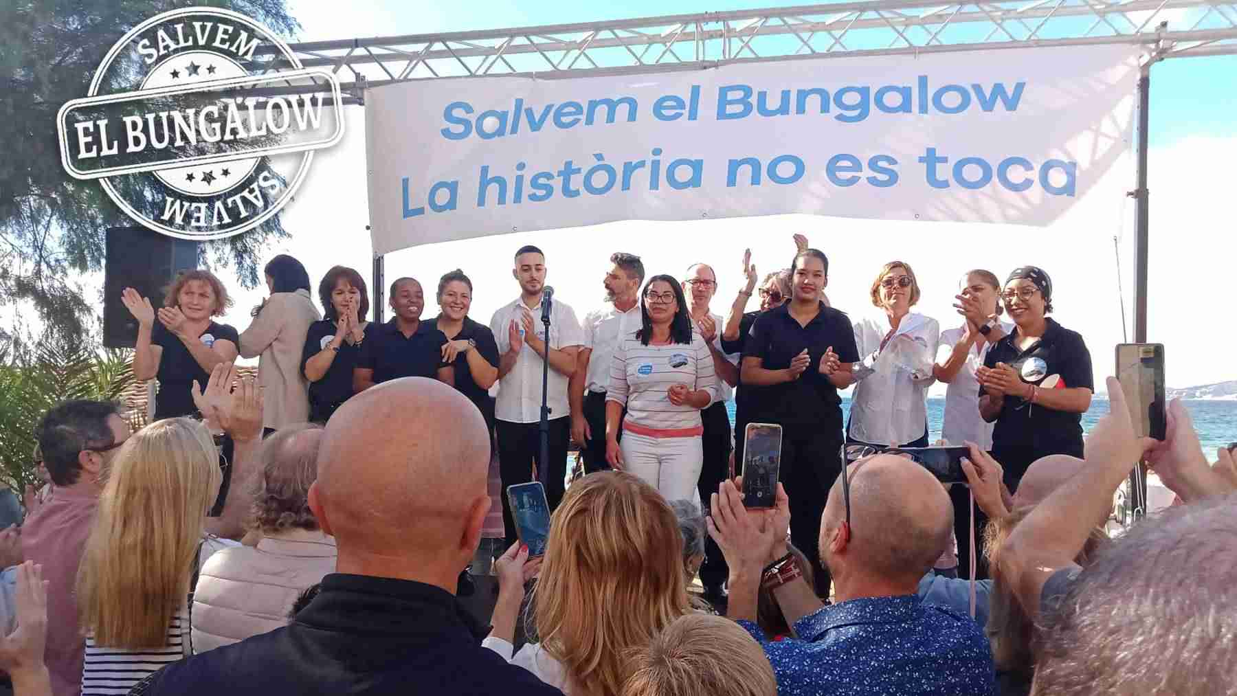 Concentración en Palma en defensa del restaurante playero El Bungalow que Demarcación de Costas quiere derribar.
