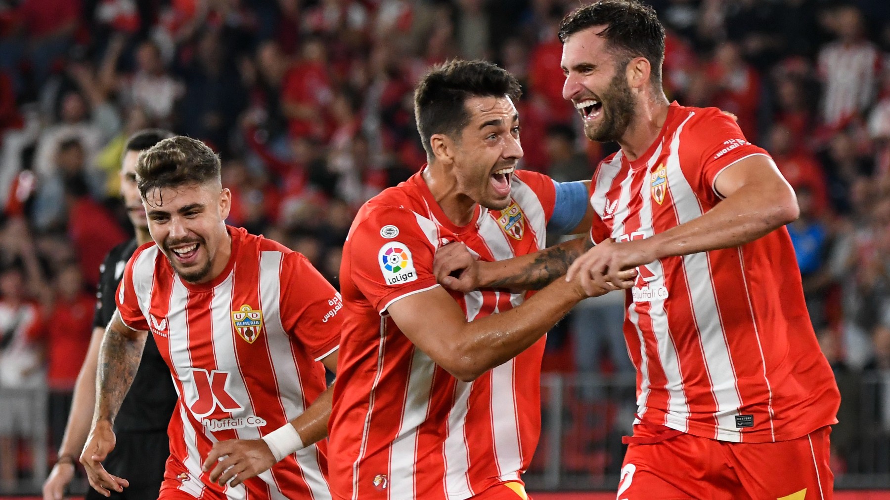 Los jugadores del Almería celebran su gol ante el Getafe (EFE)