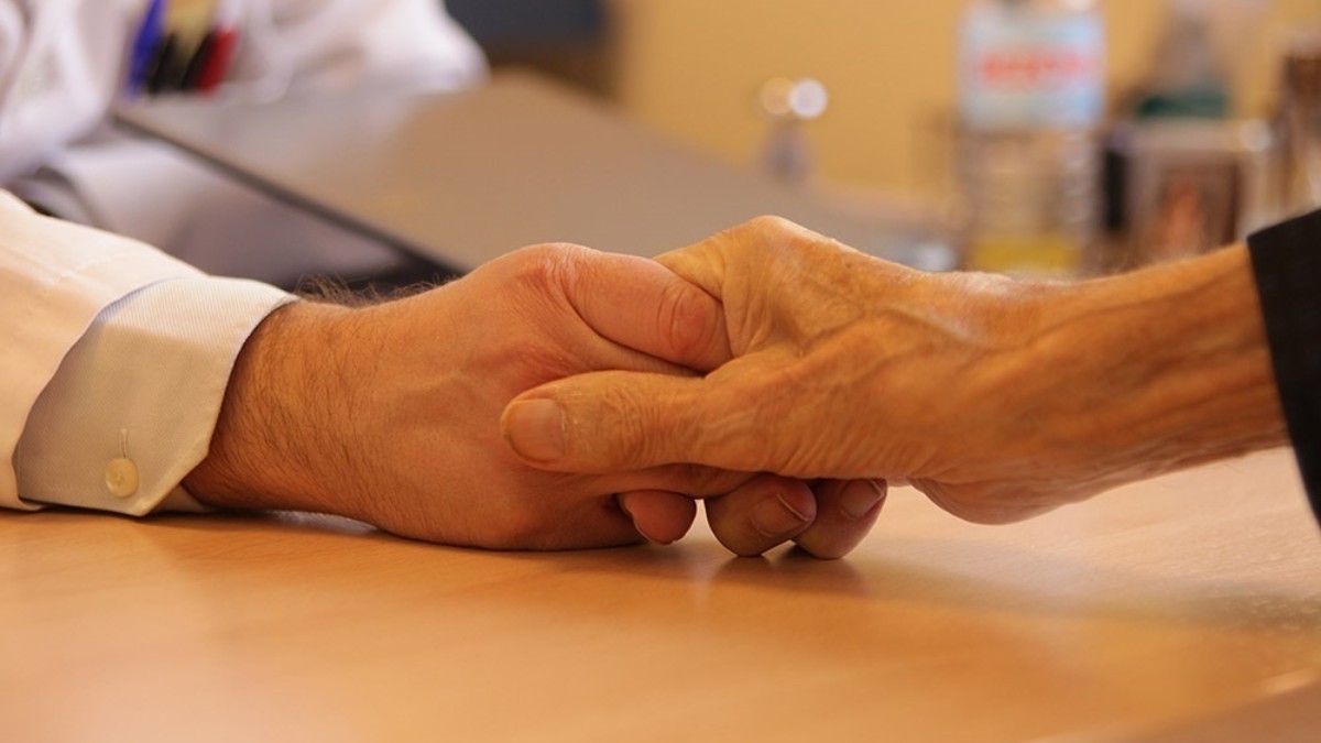 AECC pide garantizar el acceso a cuidados paliativos para todos los pacientes y avisa que la cobertura no llega al 100%.