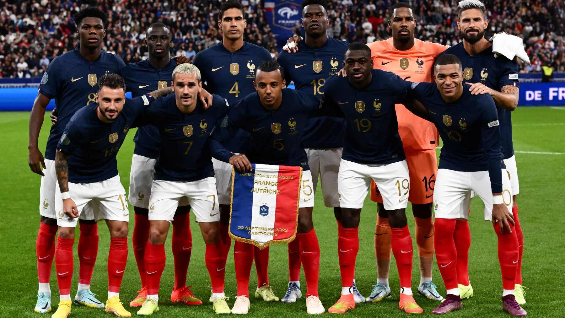 Los jugadores de Francia antes de un partido. (AFP)