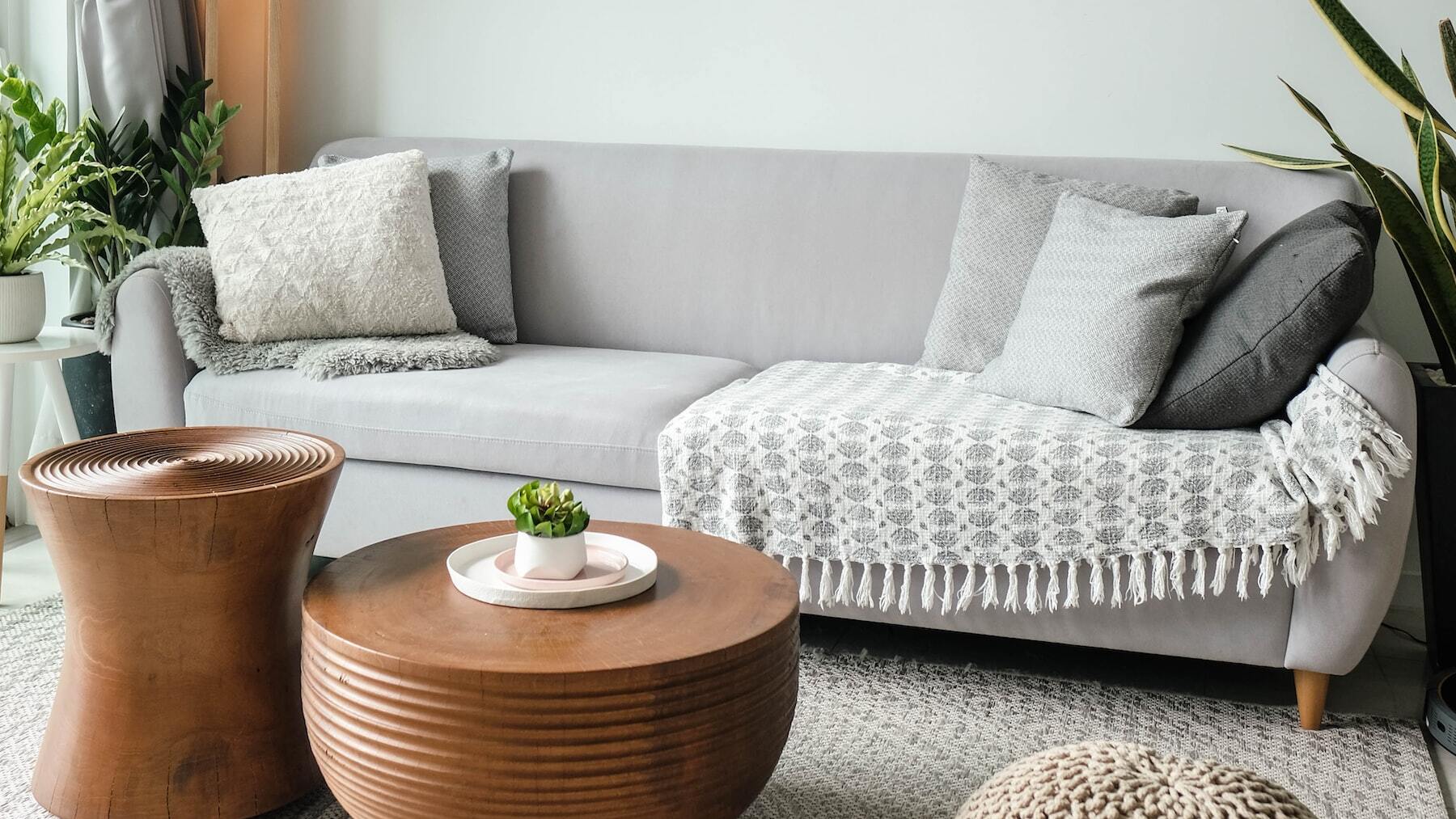 Tu casa, a punto en otoño: Las mejores soluciones y productos para limpiar  el sofá y que esté siempre como nuevo