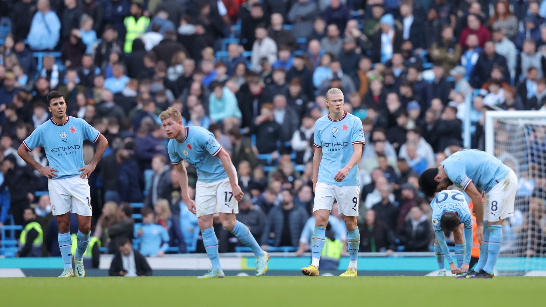 Los jugadores del City se lamentan. (Getty)