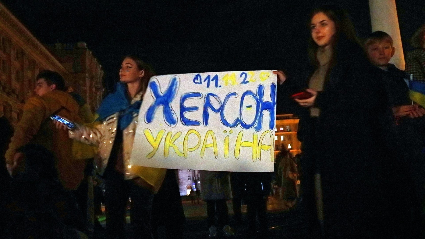 Ucranianos celebran la liberación de Jersón (EP)