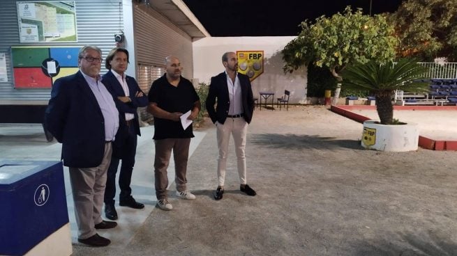 Representantes de Vox visitan la Federación Balear de Petanca.