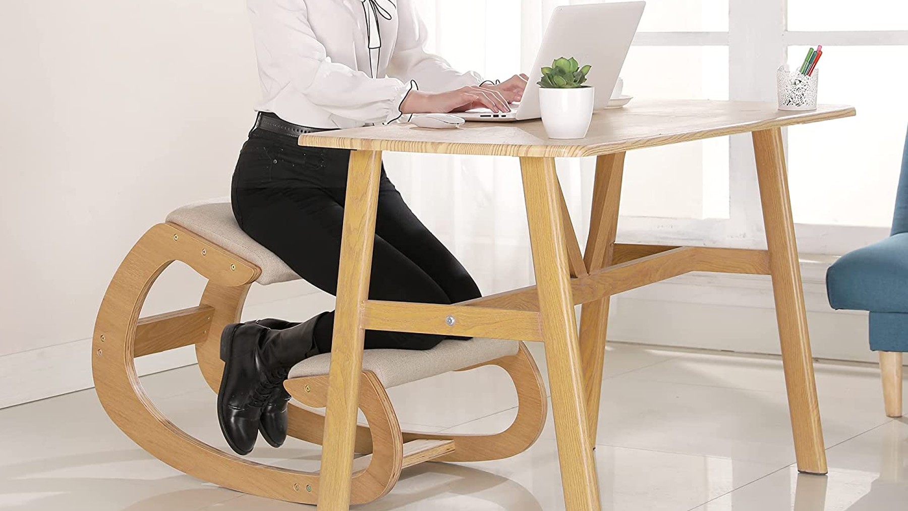 Siéntate en una posición más adecuada con estas sillas ergonómicas para  rodillas