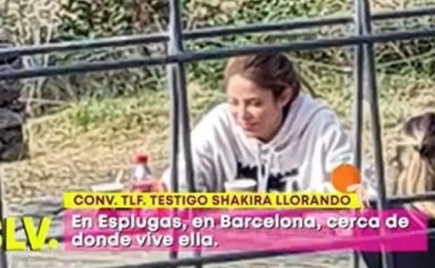 Se filtra la imagen de Shakira llorando con sus amigos por Piqué