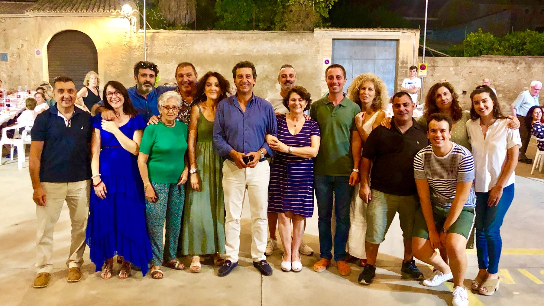 El grupo municipal PP Sencelles posando junto al líder de los ‘populares’ en el Consell de Mallorca, Llorenç Galmés.