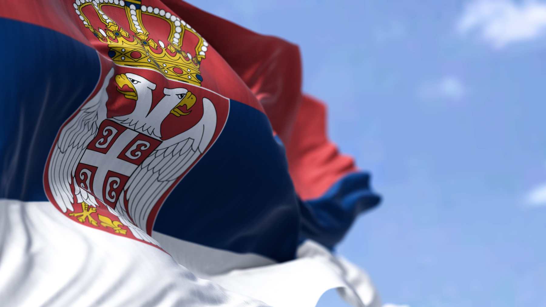 Bandera de Serbia | iStock
