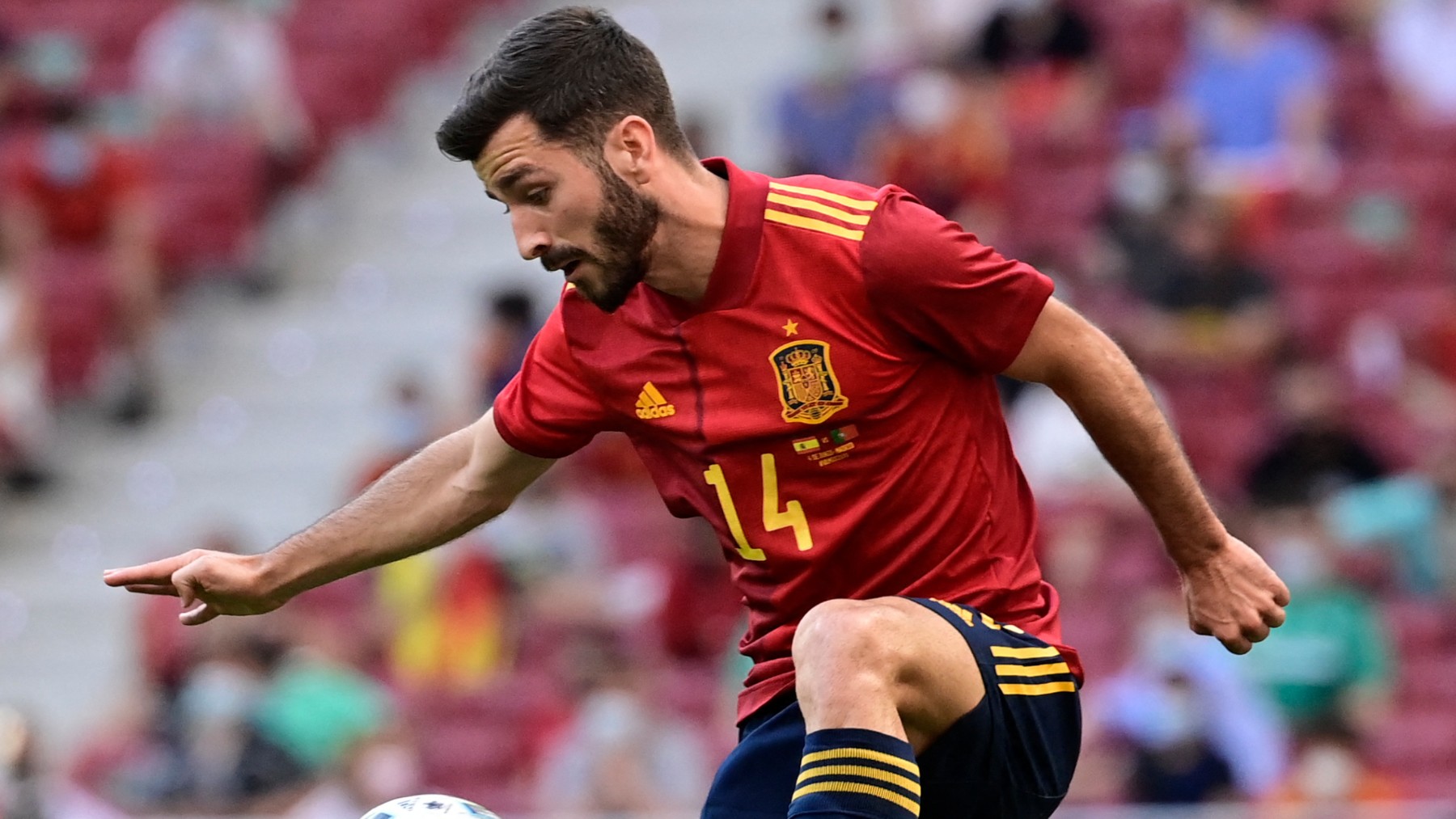 Gayà, durante un partido de España. (AFP)