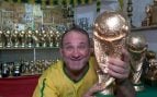 Un artista brasileño crea miles de réplicas de la Copa del Mundo