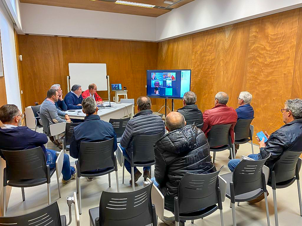 Los presidentes de los clubes, siendo informados del acuerdo