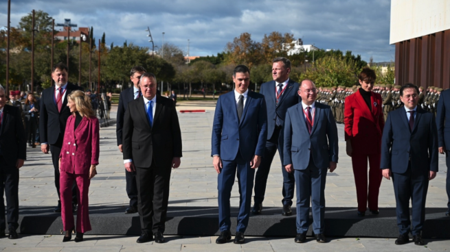 Sánchez y Ciuca, junto a sus respectivos ministros, este miércoles en Castellón