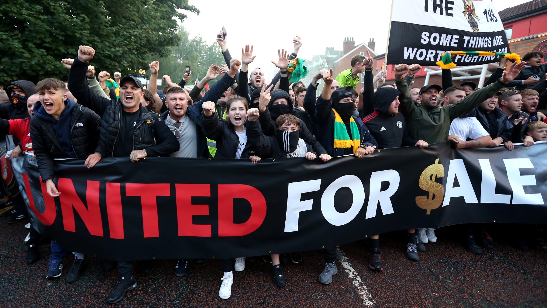 Manifestación de aficionados del United pidiendo la venta del club. (Getty)