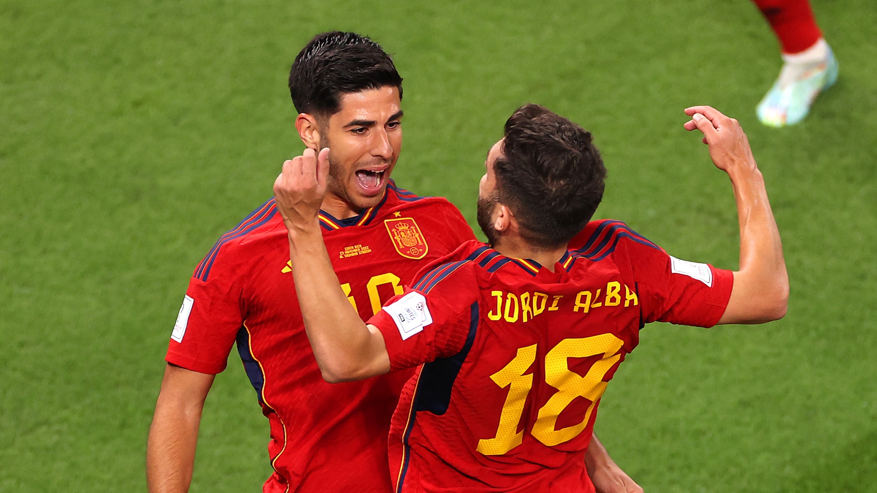 Asensio y Jordi Alaba celebran uno de los goles. (Getty)