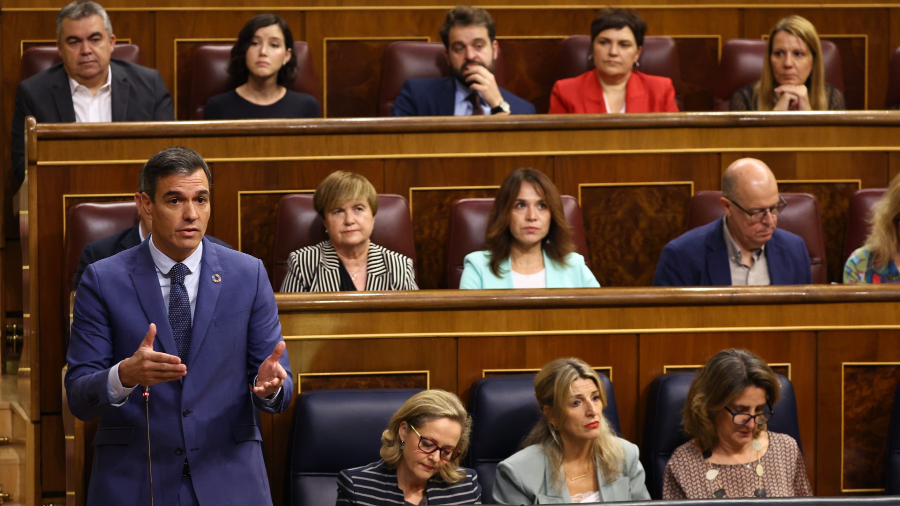 Pedro Sánchez y la bancada del PSOE. (Foto: EP)