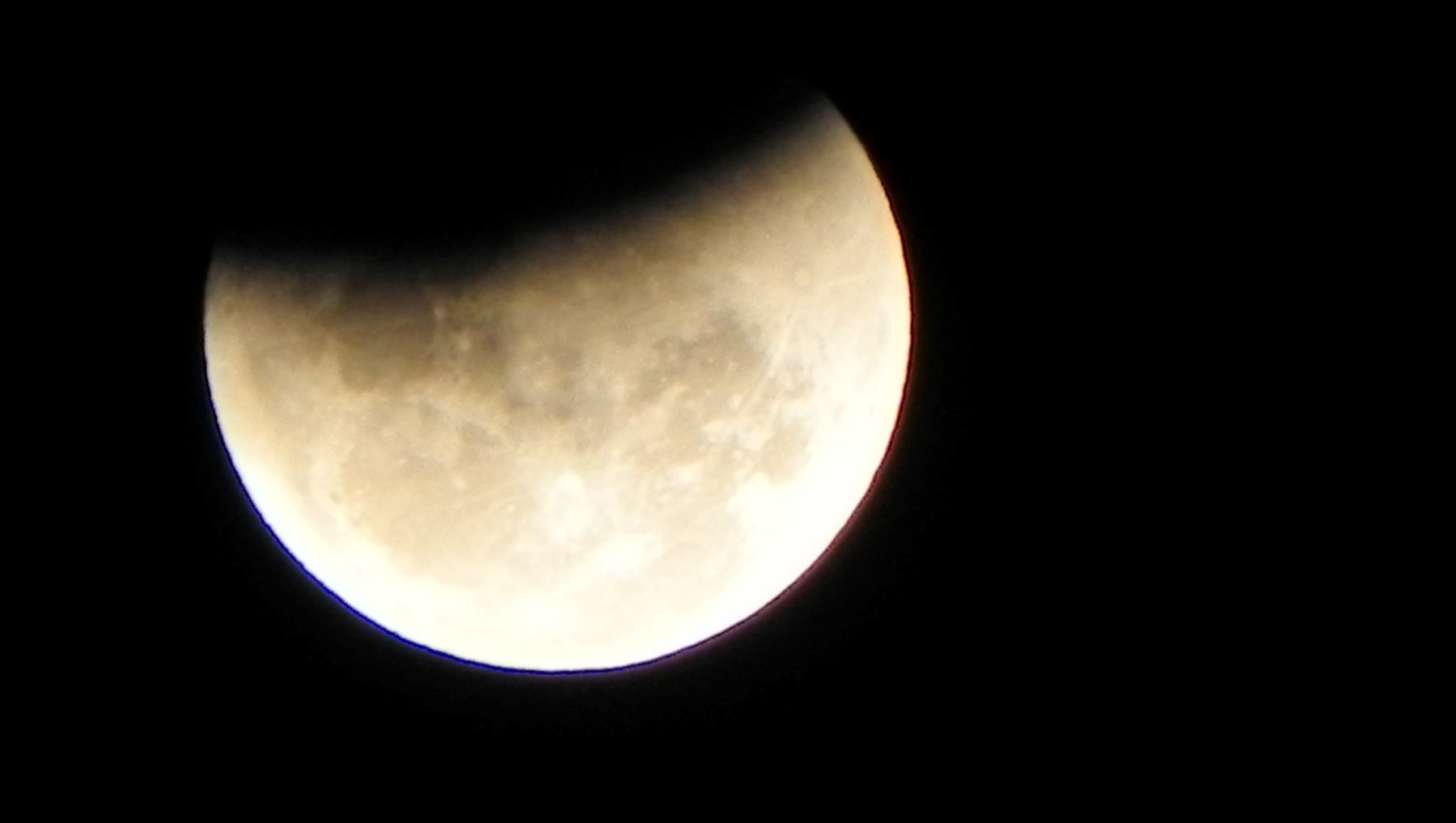 Un eclipse lunar total