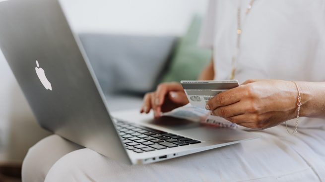 El motivo por el que no puedes dejar de comprar de manera compulsiva en las rebajas